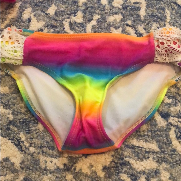 bikini - Picture 3 of 5